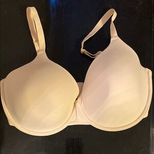 SKIMS Cream Bra with Seamless Molded Cups and Adjustable Straps 36DD